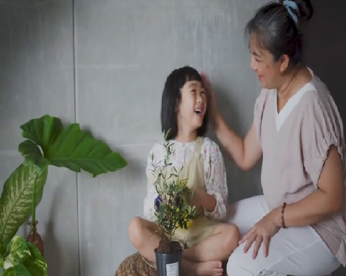 <strong>48岁高龄做试管婴儿，上海好邻居王海滨上海好邻居｜包粽子、做塌饼……“爱</strong>